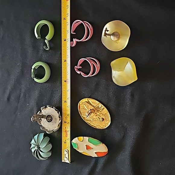 5 Pair of Vintage Clip Earrings 🐈50 - Picture 3 of 3